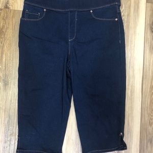 Gloria Vanderbilt Jean Capris Size 12